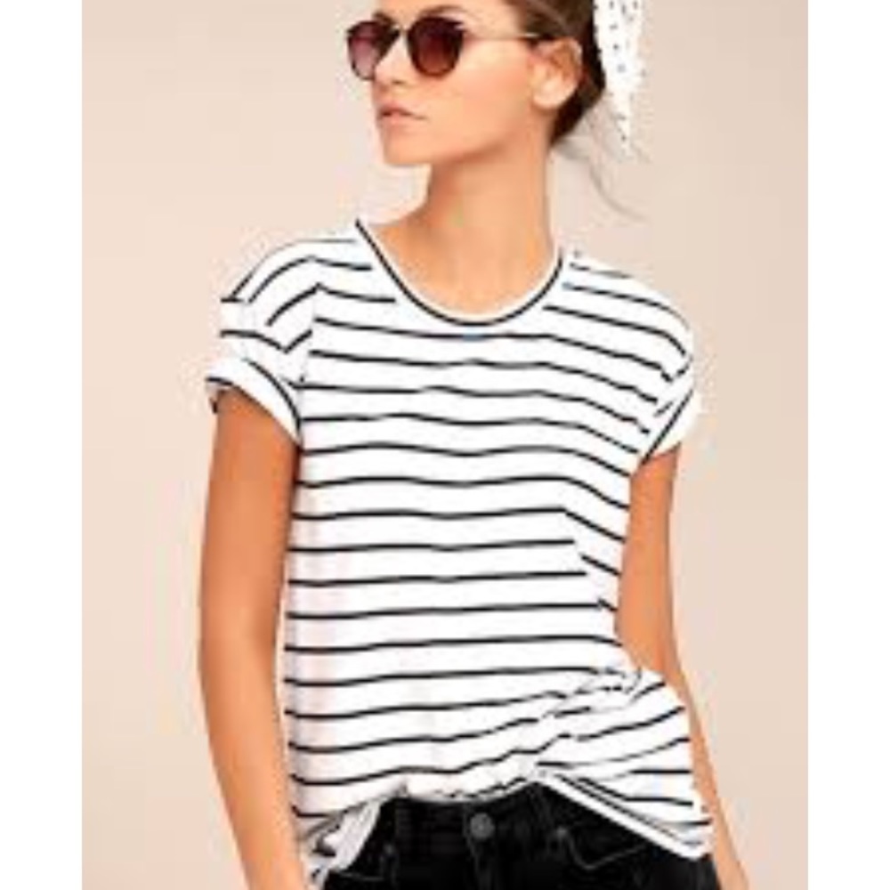 Lulu’s Amuse Society Small Black and White Tee